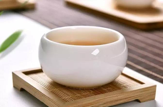 用这么美的茶具喝茶,连水都是甜的.