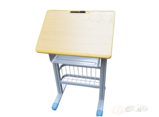 倾斜式课桌对学生更有益
