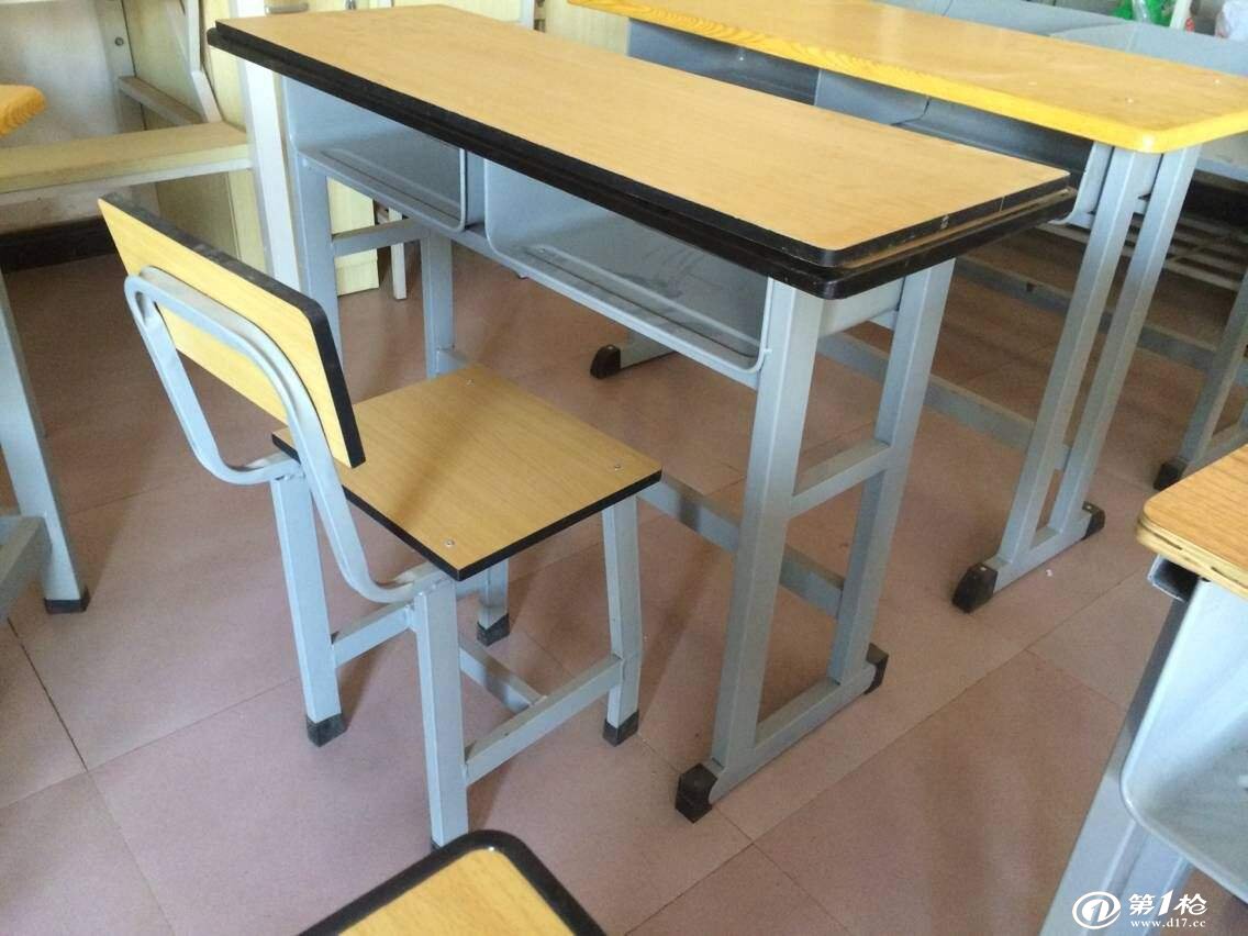 学生课桌椅怎么去污保洁