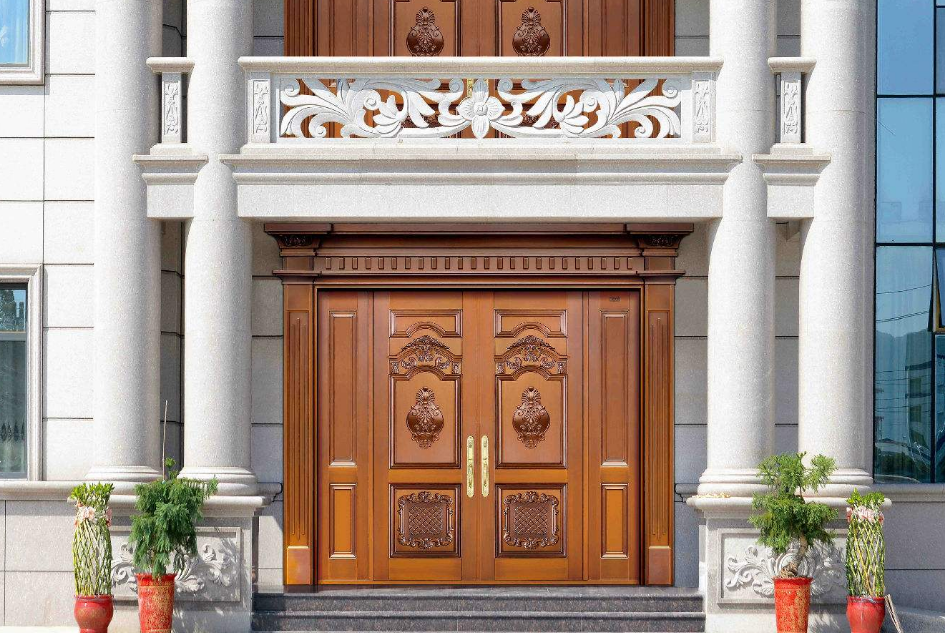 人们喜欢铜门的豪华感和古典风韵