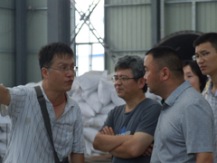 中南大学肖教授和中国轻金属研究院碳素研究所罗英涛教授来我公司指导工作1.JPG