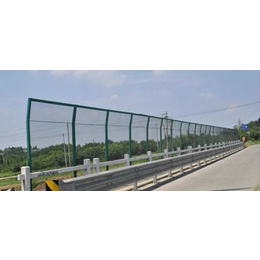 厂家定制园林公路防护护栏网 低碳铁丝浸塑护栏网体育球场护栏网