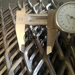 Q235  5mm厚重型钢板网  60刀钢板网  脚踏防护网缩略图