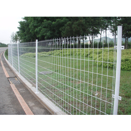 钢板护栏网 供应使用金属网双边丝护栏网