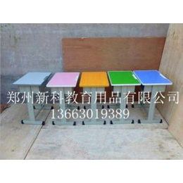 供应郑州2016厂家*培训班课桌椅可升降的课桌椅