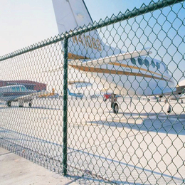 飞机场勾花护栏-小区菱形防护网-围墙菱形护栏网-包塑勾花围栏