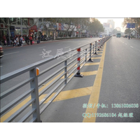 江辰护栏介绍关于道路护栏于城市的重要性