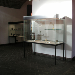 品质展柜(在线咨询)|南沙博物馆展柜|博物馆玻璃展柜