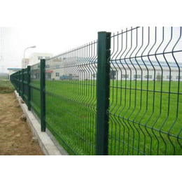 体育球场围栏寿命、昆明兴顺发筛网、体育球场围栏