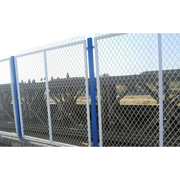 安平昊坤圈地护栏 框架护栏网 低碳钢丝护栏网 *