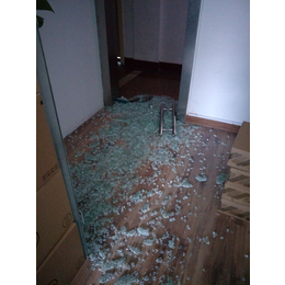 浴室隔断玻璃门碎了配玻璃 上海玻璃门碎了配玻璃