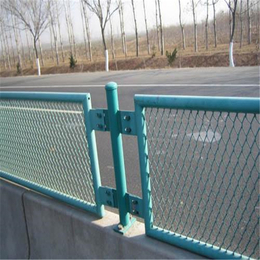 绿色铁丝养殖圈地围栏网防护网隔离网隔离栅高速公路防眩网