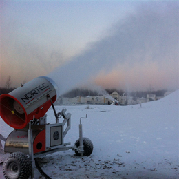  造雪机厂家浅谈选择滑雪场造雪机设备三要素