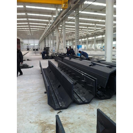 贺州链板式排屑机_泽然机床公司_镗铣床链板式排屑机生产