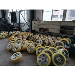 济宁东达LS35双轮滚轮罐耳和罐笼缓冲轮厂家