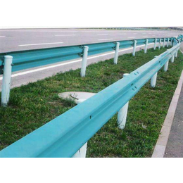 汉中高速公路护栏,通程护栏板网,高速公路护栏立柱