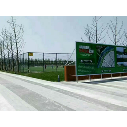 厂家批发4米高组装式勾花护栏网 学校操场体育绿色铁丝围栏