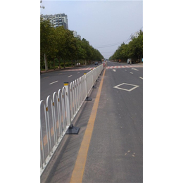 市政道路中间隔离护栏_山东塑钢护栏(在线咨询)_菏泽护栏