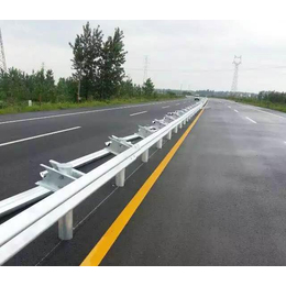 黄石公路波纹板-锦泽护栏-高速公路防护波纹板冲压机