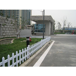 豪日丝网|草坪PVC栅栏|草坪PVC栅栏加工
