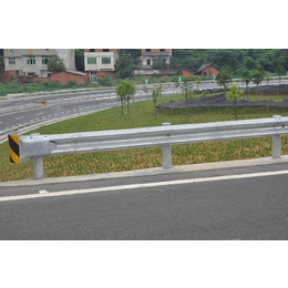 西安格拉瑞斯高速公路安全护栏板安装
