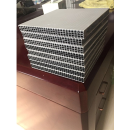 PP三层建筑模板设备中空格子板生产线