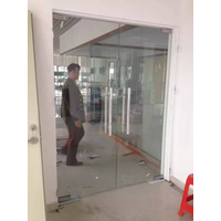 深圳民治钢化玻璃门碎了怎么处理呢，地弹簧漏油龙华