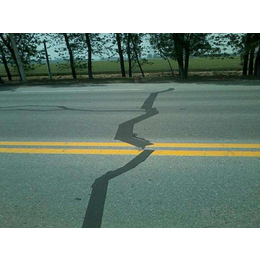  公路养护贴缝带是怎样取代热沥青的