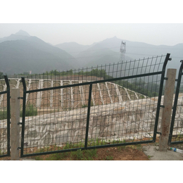 厂家定做 安庆市 金属防护栅栏价格  金属防护栅栏多钱一套 