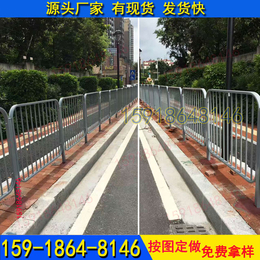 清远道路京式交通安全护栏 锌钢道路护栏价格 高速公路隔离栏