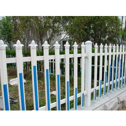 pvc草坪护栏,创鸿装饰价格实惠,小区pvc草坪护栏