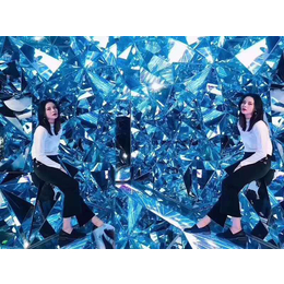  网红打卡拍照神奇商场活动艺术展创意钻石隧道