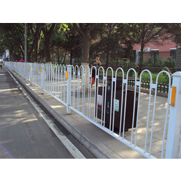 鸡西道路隔离护栏|豪日丝网|道路隔离护栏生产