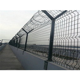 河北宝潭护栏、刺绳*护栏网生产厂家、湖北刺绳*护栏网
