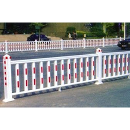 PVC塑钢草坪护栏-山东塑钢护栏(在线咨询)-黑河护栏