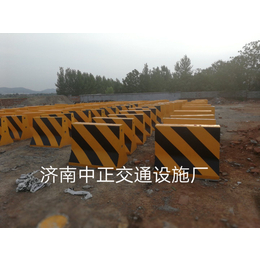 厂家供应1米水泥隔离墩 道路水泥隔离墩 混凝土隔离墩缩略图