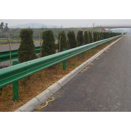 ****生产高速公路护栏网|通程护栏板网|阿克苏高速公路护栏