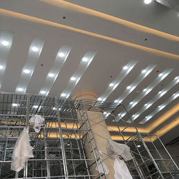 贵港*定制白色弧形铝单板吊顶 灯槽孔铝单板厂家