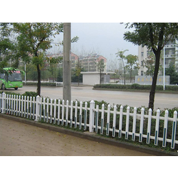 豪日丝网(图)、市政塑钢草坪护栏定制、塑钢草坪护栏