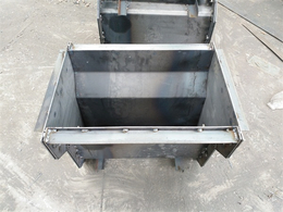 驰泽模盒-混凝土隔离墩钢模具厂家-山东混凝土隔离墩钢模具