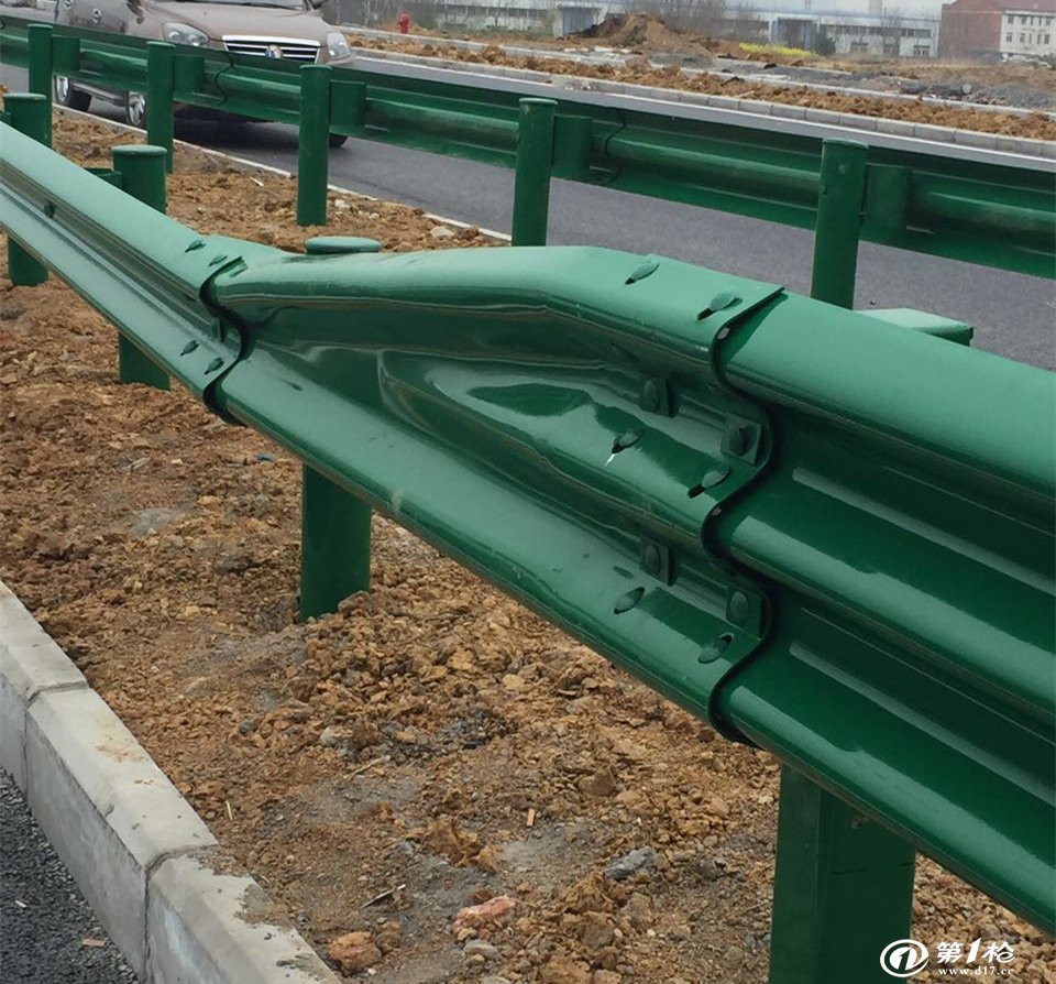波形护栏板规格厂家定制安装桥梁护栏公路护栏