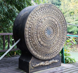 漯河大型铜鼓雕塑-世隆雕塑