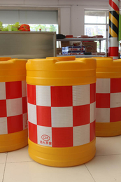 反光塑料防撞桶报价-青岛反光塑料防撞桶-国越交通设施(查看)