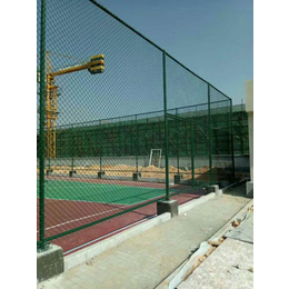 供应绿色浸塑勾花护栏网 小区球场均可使用 草绿色墨绿色定制