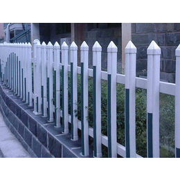 塑钢草坪护栏供应、塑钢草坪护栏、豪日丝网