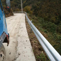山区公路安全防撞波形护栏 热镀锌喷塑波形护栏板可定制