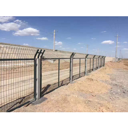 铁路护栏墨绿色耙子 高铁边框围栏网 浸塑公路隔离栅防护网