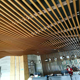 咖啡厅吊顶铝方通 弧形木纹铝方通 弧形木纹铝格栅