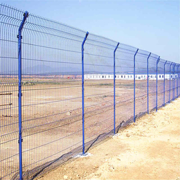 高速公路隔离栅栏 高速公路护栏网制造厂家 公路双边丝护栏网