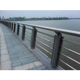 供应苏州无锡上海常州京式道路栏杆护栏 隔离栏护栏缩略图
